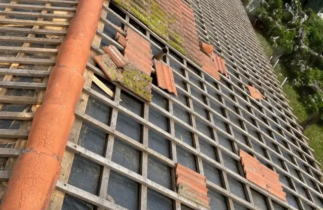 Toiture vétuste avant rénovation
